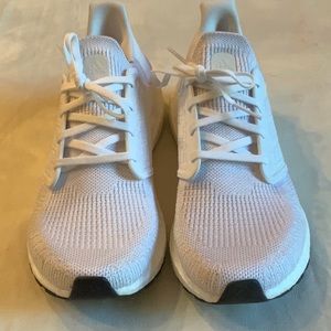 Men’s never worn white Adidas ultraboost  gym shoes size 9